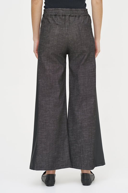 Women's Woven Mid-Weight Denim Pull-On Wide Leg Pant, with Scooped Front Pockets & Back Pockets.