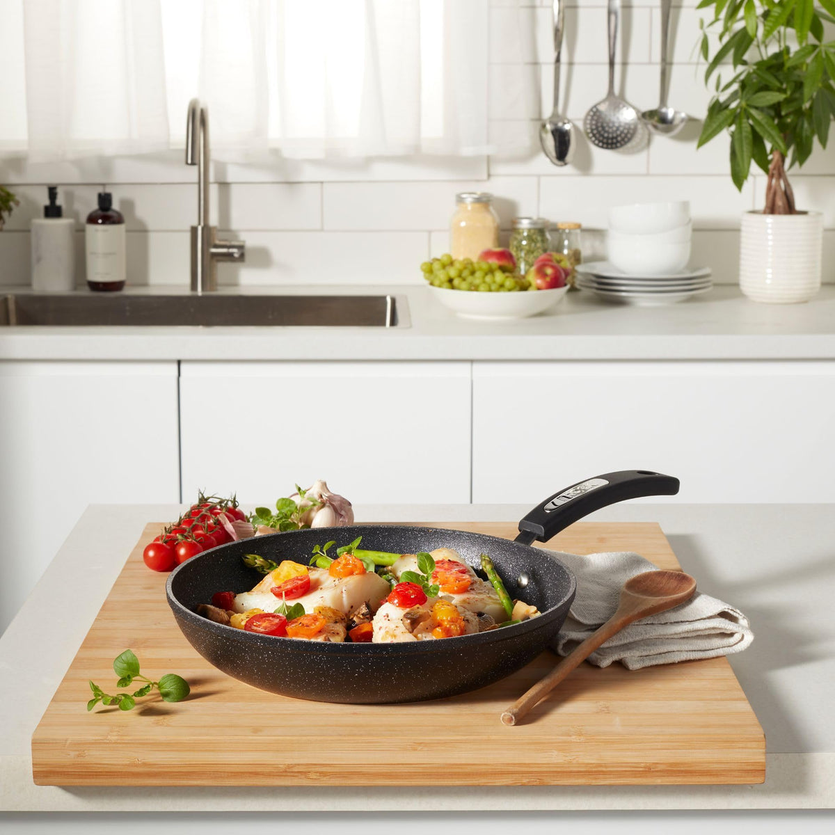Starfrit The Rock 20cm (8") Non-Stick Fry Pan - Durable Forged Aluminum - Oven Safe - PFOA Free - Easy to Clean - Black đ All In One Marketplace Canada