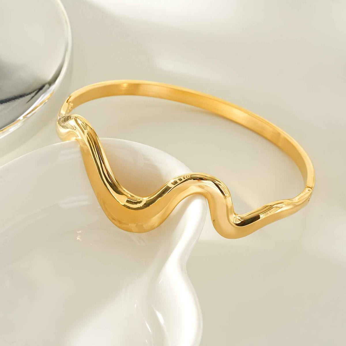 SEBASTIAN Gold: Artfully Curved Avant-Garde Abstract Bracelet
