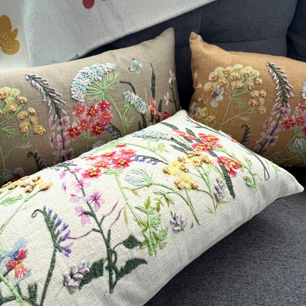 12x20" Besticktes Wildblumen-Lendenkissen – Vorderseite Baumwolle, Rückseite Papiersatin