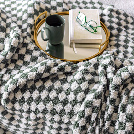 Wurfdecke mit Schleierkraut- und Waldgrün-Karodruck