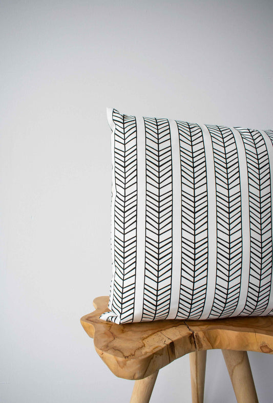OUTDOOR PILLOW - BLACK AND WHITE 20"