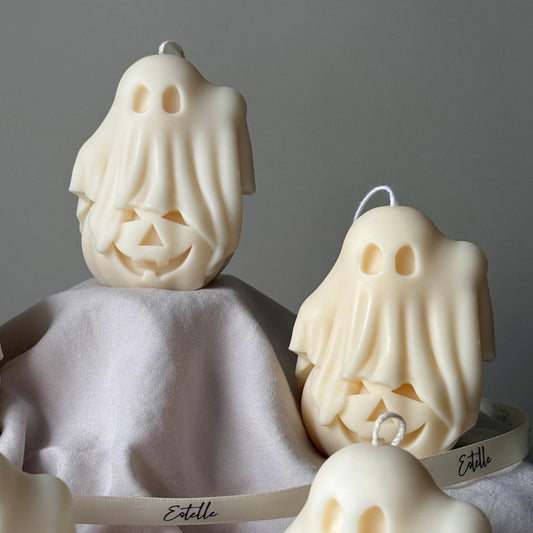 Handgemachte Halloween-Geisterkerze: Sojawachs-Kürbis-Deko