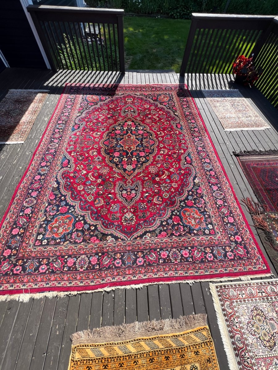 Signierter persischer Maschhad-Teppich | 8' 3" x 11' 7"