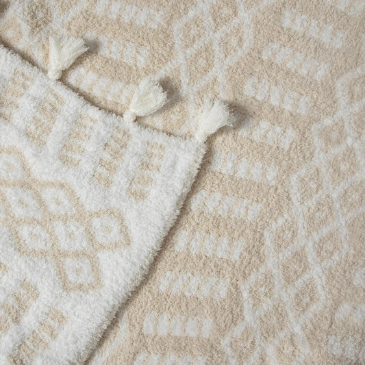 Verlängerte Überwurfdecke mit Birkemuster und Marshmallow-Quaste