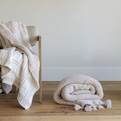 Blushing Beige & White Plaid Print Überwurfdecke