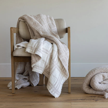 Blushing Beige & White Plaid Print Überwurfdecke