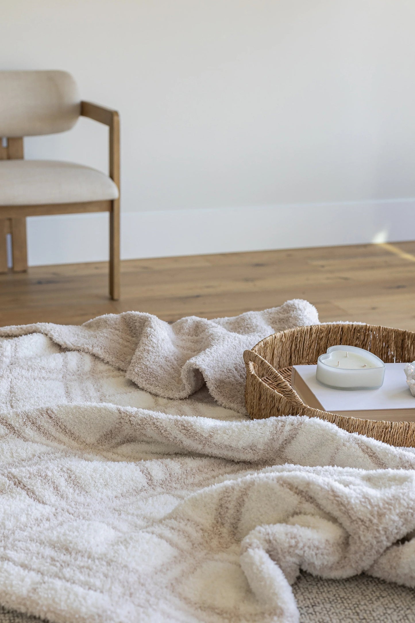 Blushing Beige & White Plaid Print Überwurfdecke