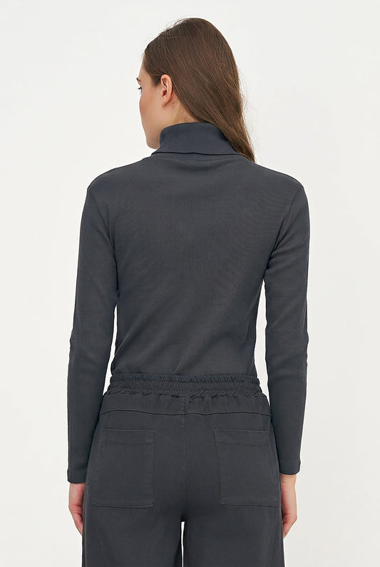 Women's Classic Rib-Knit Turtleneck Top with Long Sleeves