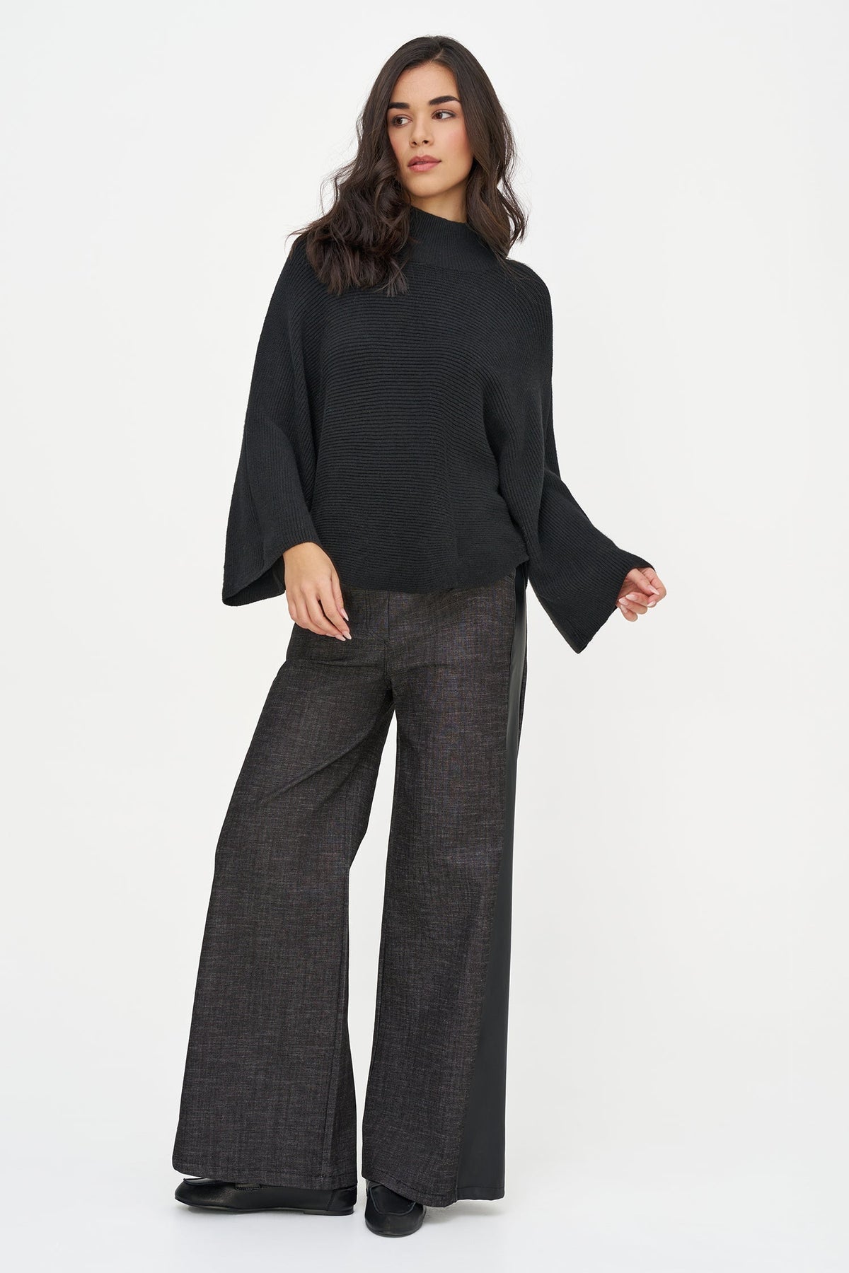 Women's Woven Mid-Weight Denim Pull-On Wide Leg Pant, with Scooped Front Pockets & Back Pockets.