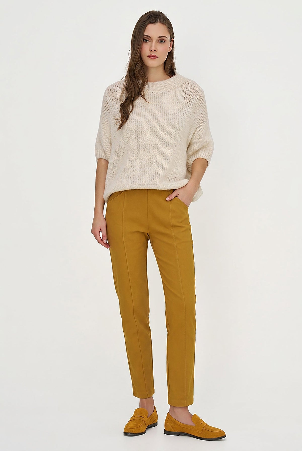 Women's Woven Pull-On Tapered Pants with Curved Side Pockets