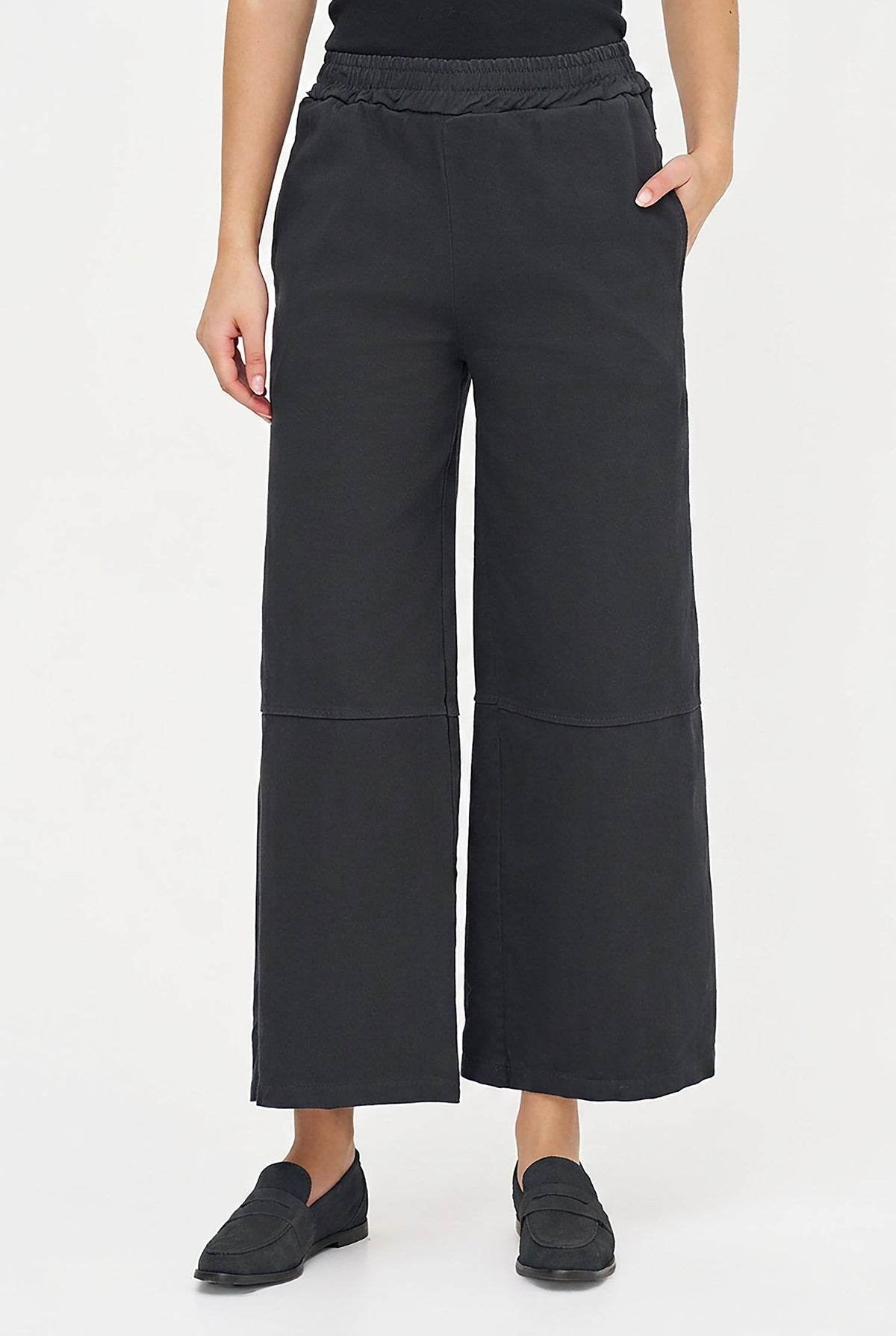 Women's Woven Pull-On Wide-Leg Pants with Back Patch Pockets