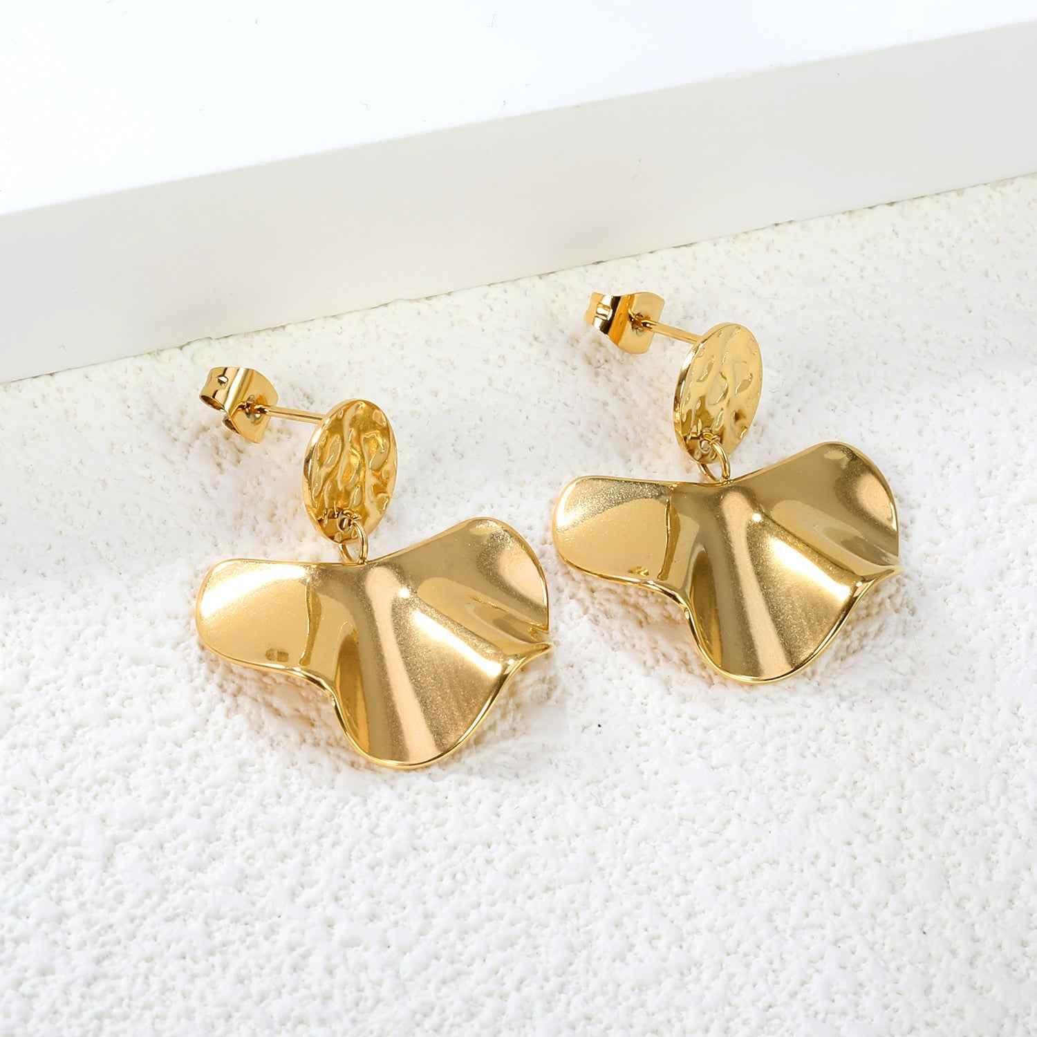 Textured Scallop Circle Earrings