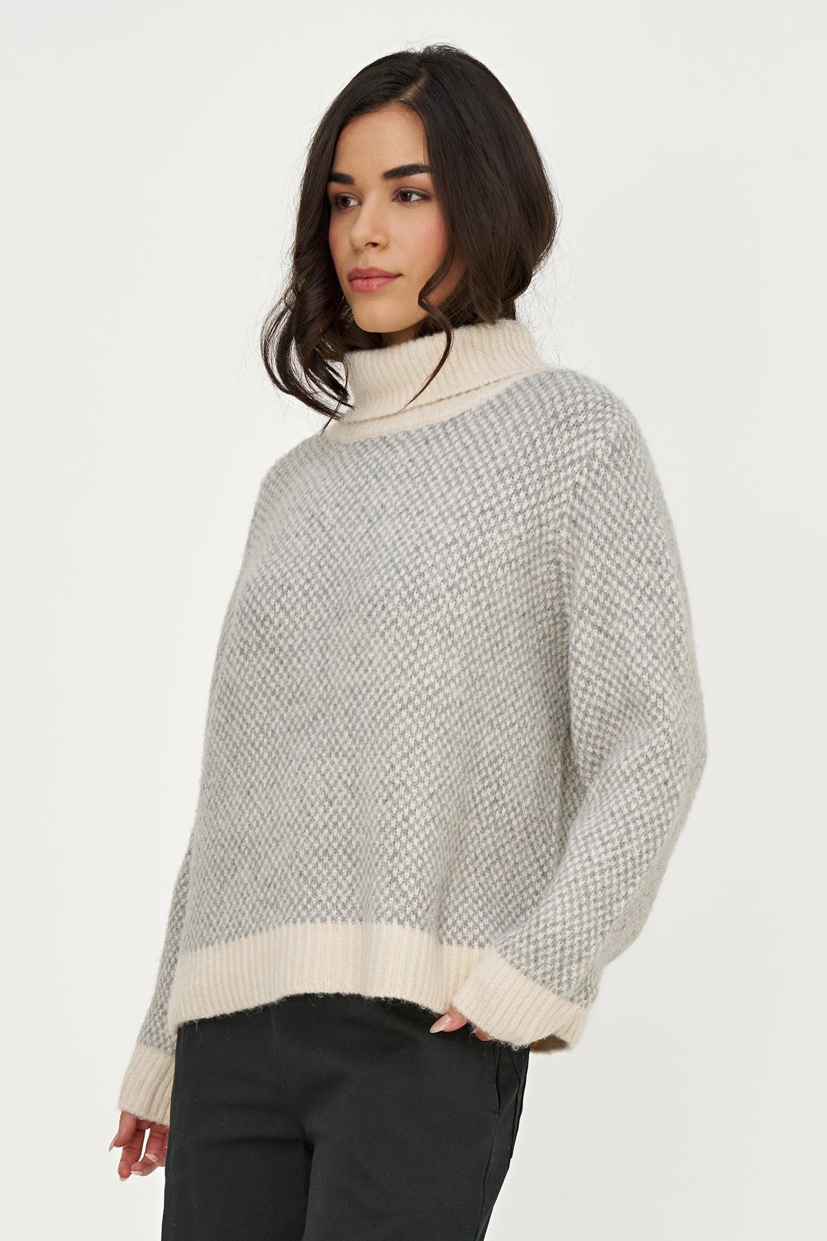 Women's Novelty Knit Color-Block Turtleneck Sweater with Long Sleeves