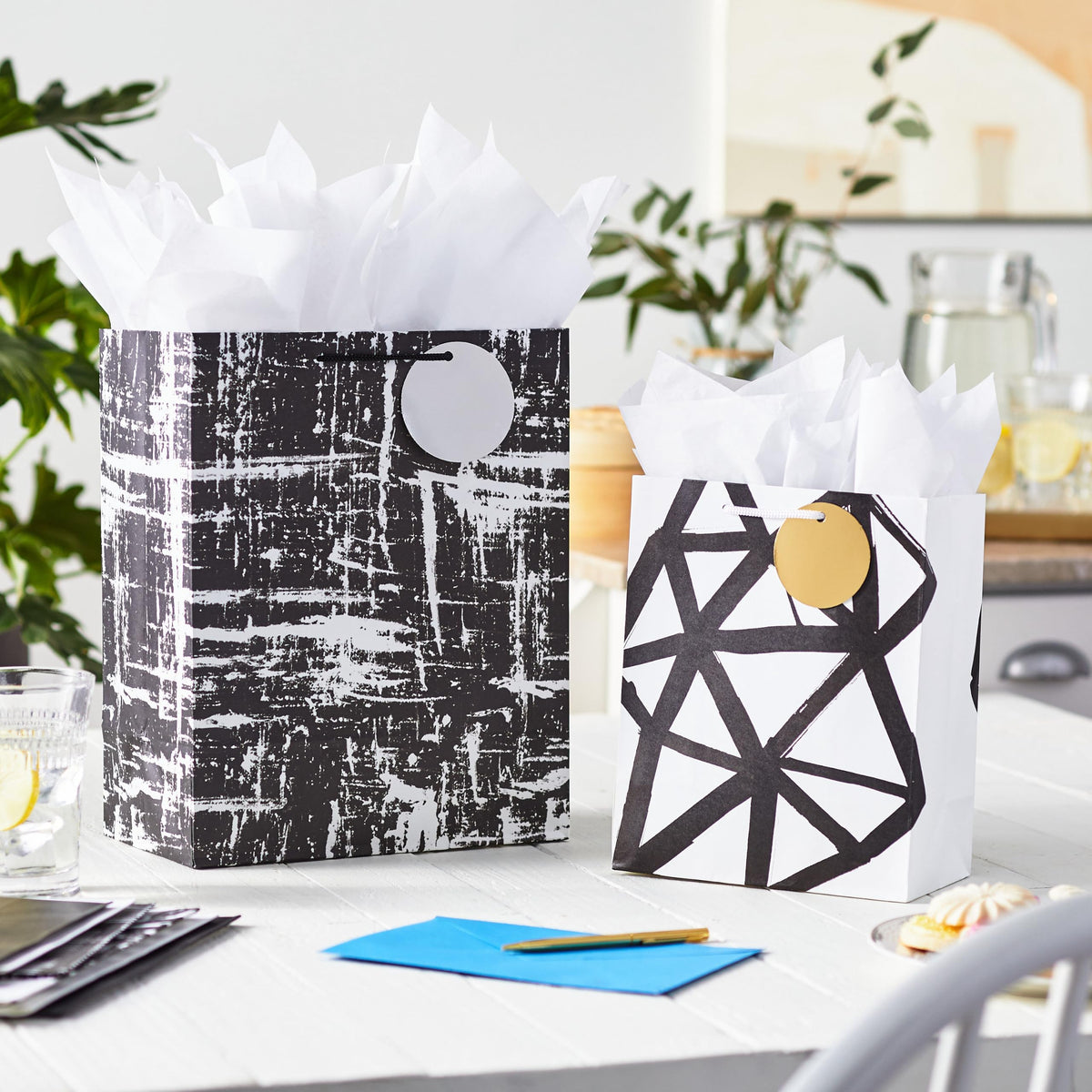 Hallmark Assorted Black and White Gift Bags (8 Bags: 4 Medium 9", 4 Large 13") for Weddings, Graduations, Retirements, Valentine's Day, Halloween