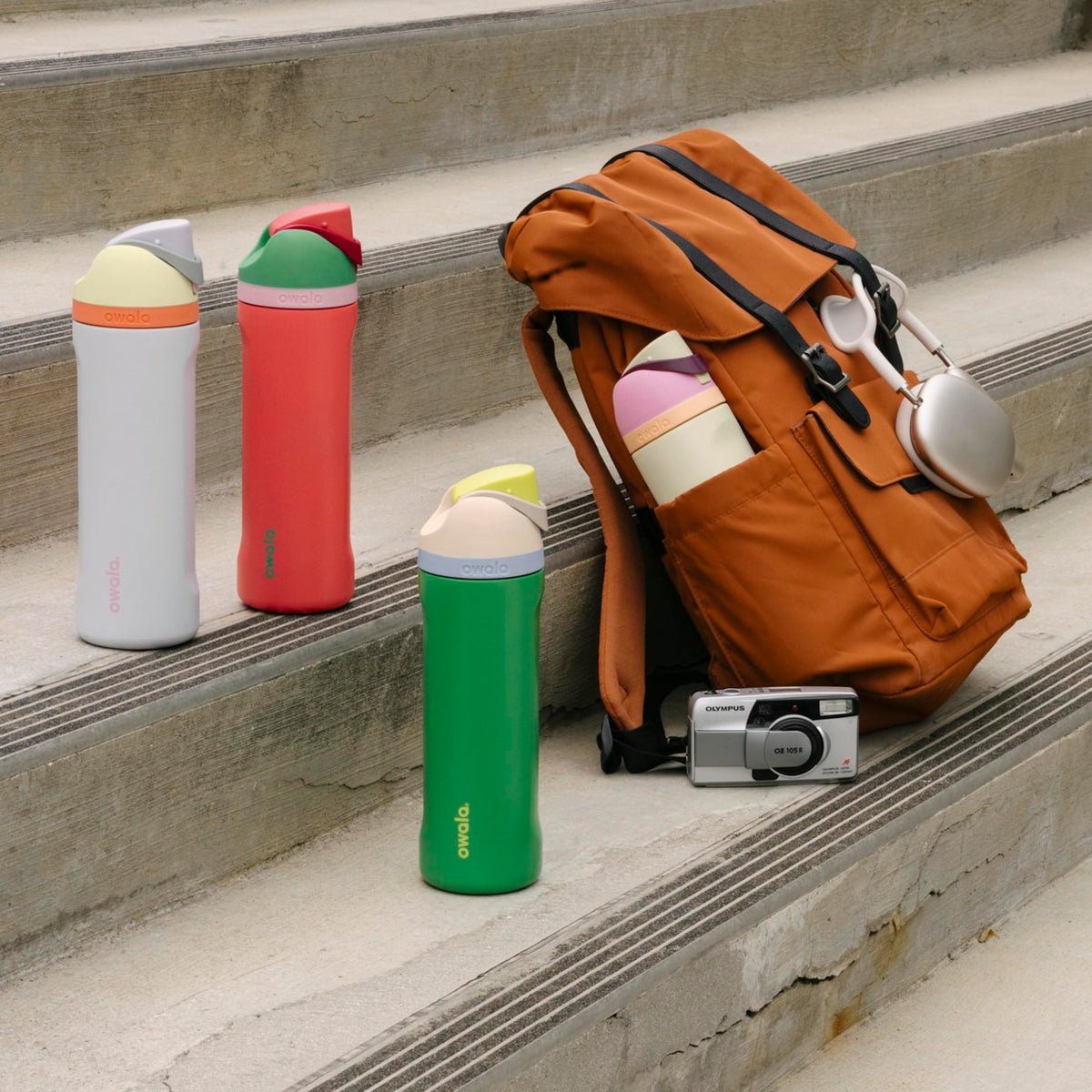 Owala FreeSip Insulated Stainless Steel Water Bottle with Straw for Sports and Travel, BPA-Free, 24-oz, Boneyard 🍁 All In One Marketplace Canada