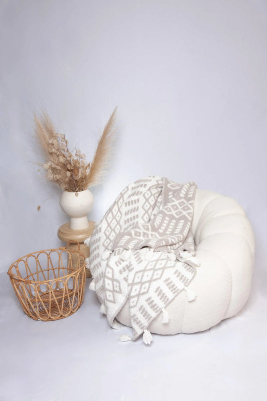 Greige & White Diamond Point mit Tassel Print Decke