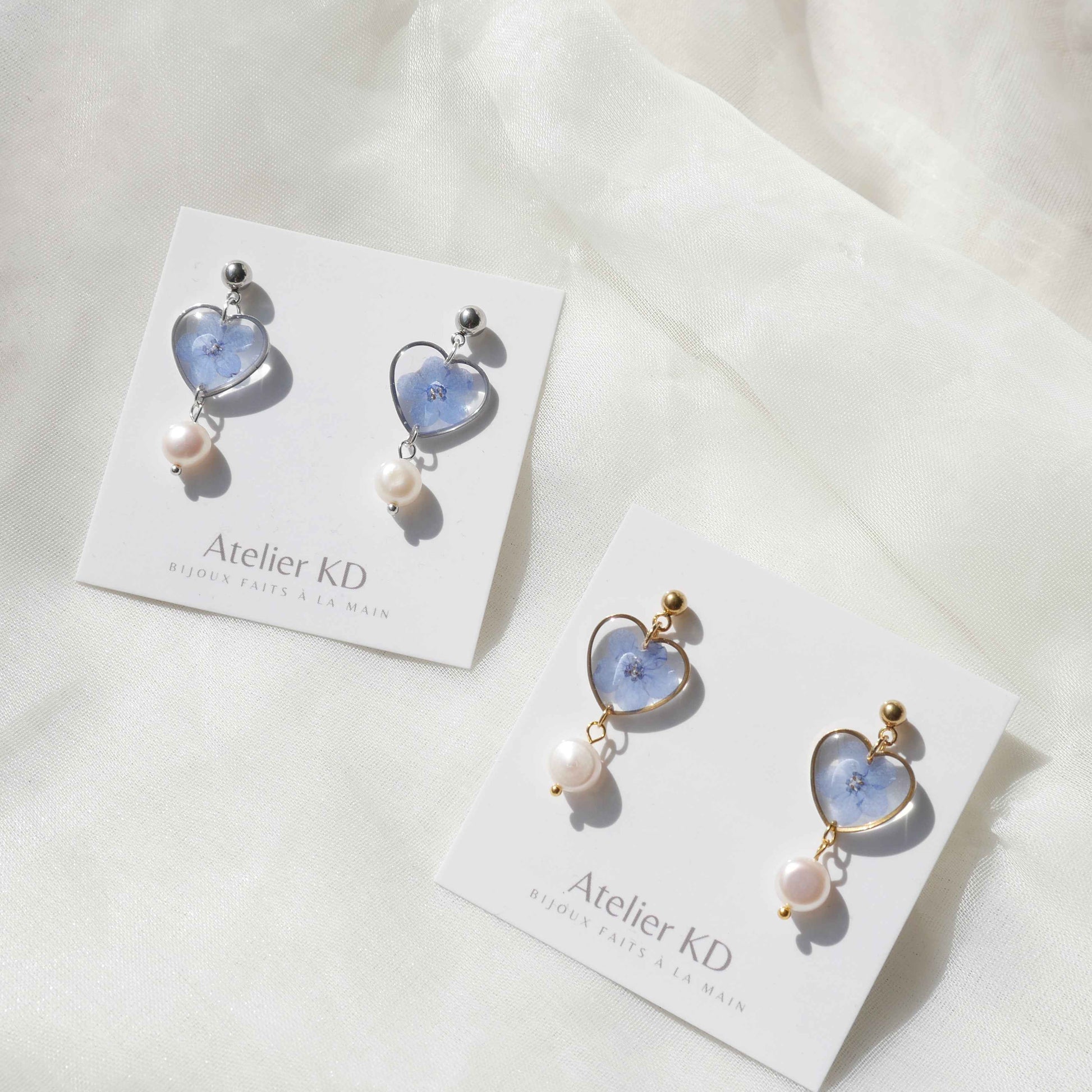 Boucles d'oreilles myosotis et perles - coeur 16mm