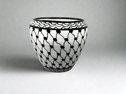 Handgefertigter Keramik-Blumentopf – 18 cm Indoor- & Outdoor-Pflanzgefäß | Palästinensische Keramik aus Hebron | Kuffiyeh-Muster