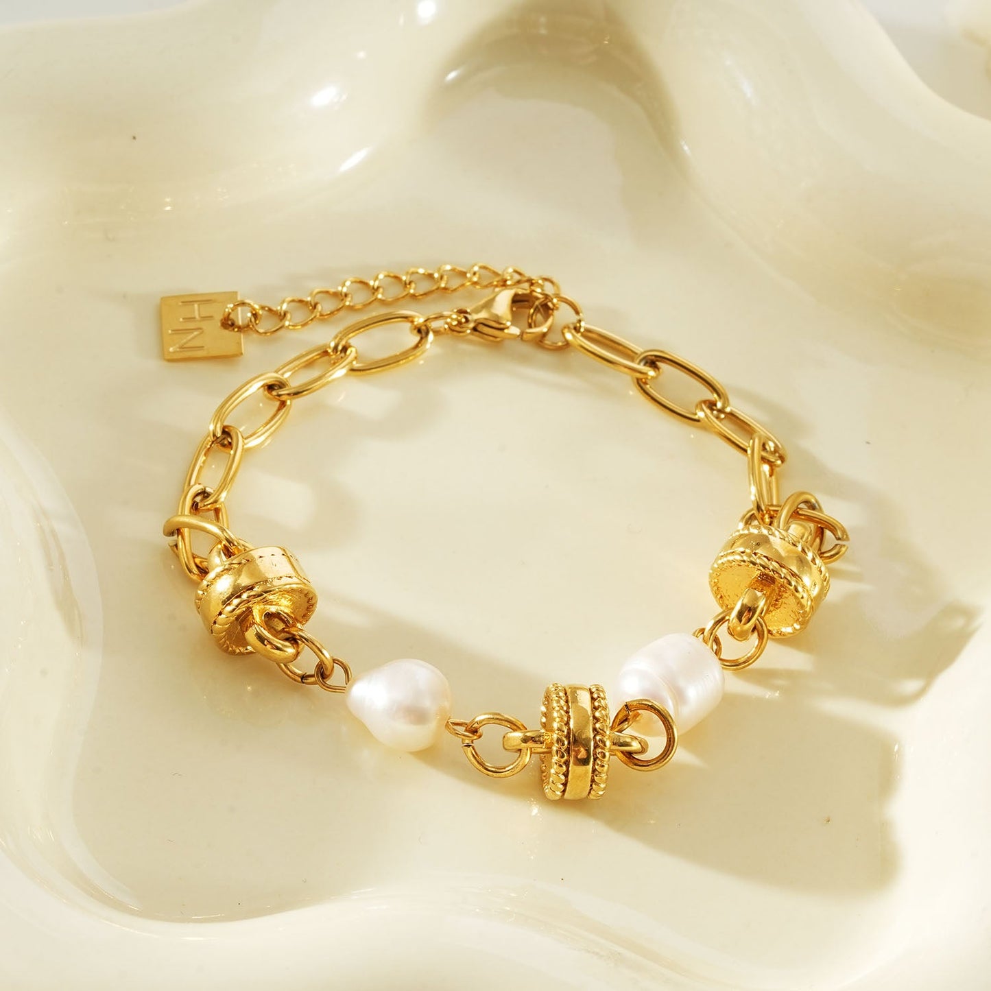 ARGENTA Gold: Regal Harmony Chain Bracelet with Relic Orbs and Freshwater Pearls