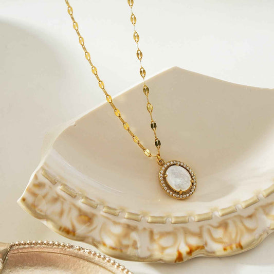 HAMMELA Gold: Pendant Necklace with a Pearl Centre & Crystal Halo
