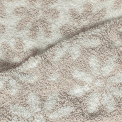 Daisy Print Blushing Beige and White Extended Throw