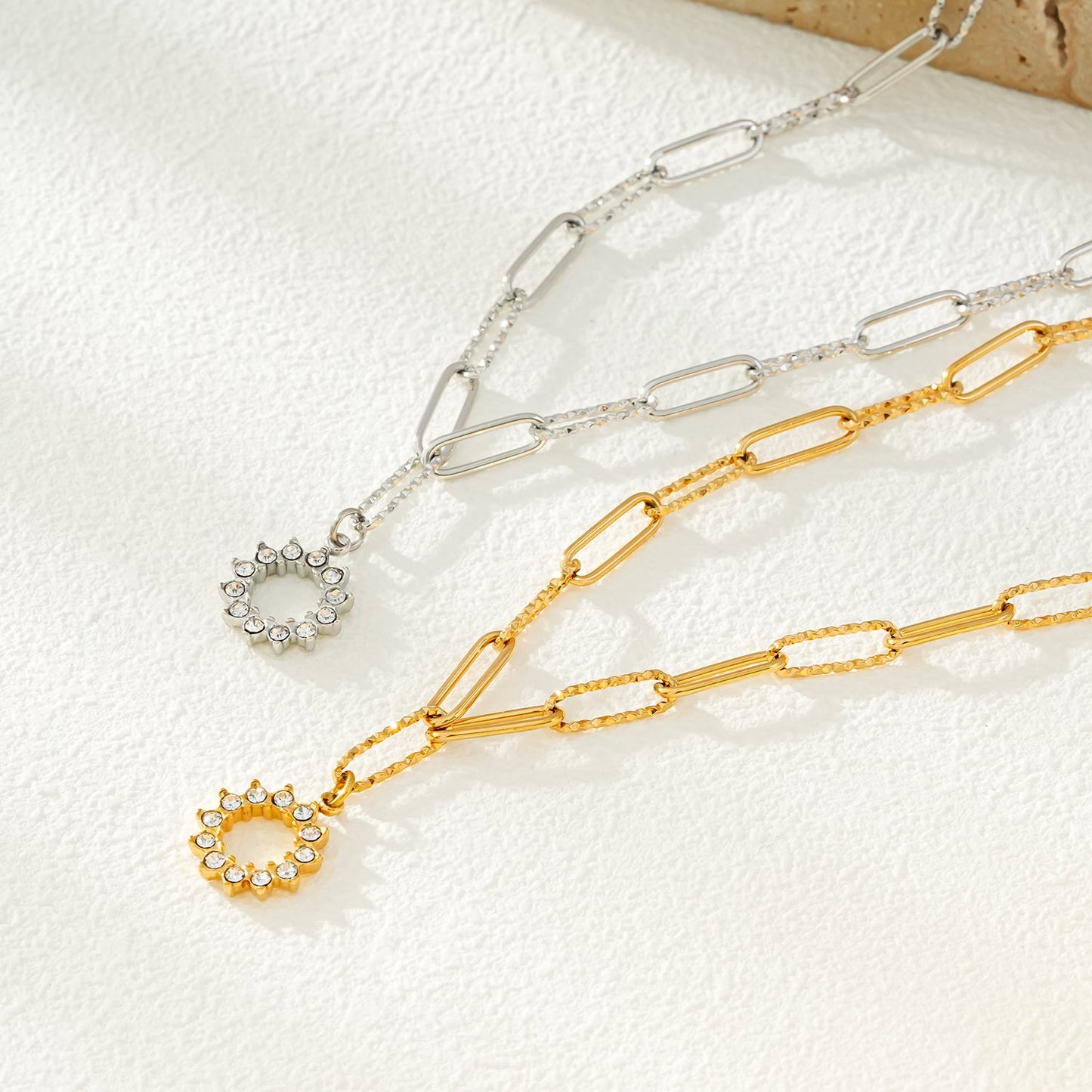 FRETTA: Radiant Star Shaped Pendant Zirconia Paper-Clip Chain Necklace in White Gold (Silver Toned)