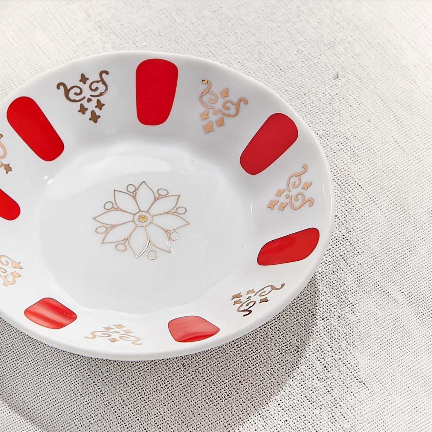 Turkish Tea Saucers – Red & Gold Porcelain, Set of 6 (4.5”)