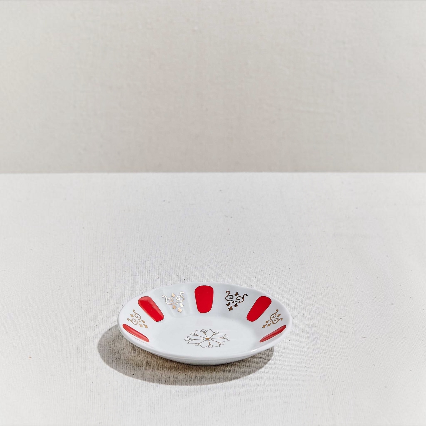 Turkish Tea Saucers – Red & Gold Porcelain, Set of 6 (4.5”)