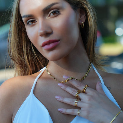 Style KOVVUR: Retro Twin Chain Necklace in Gold