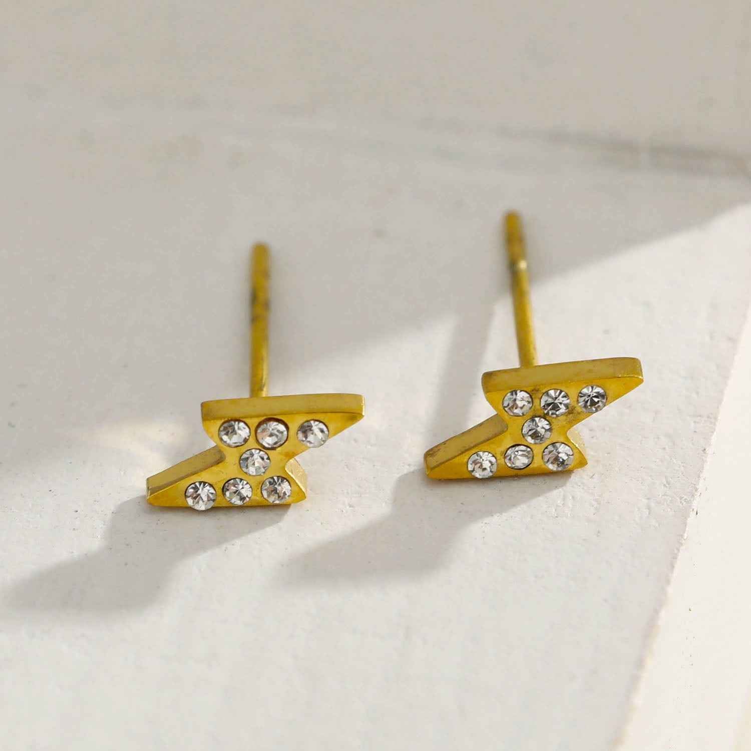 ANNELI 'Zig-Zag' Zirconia Stud Earrings
