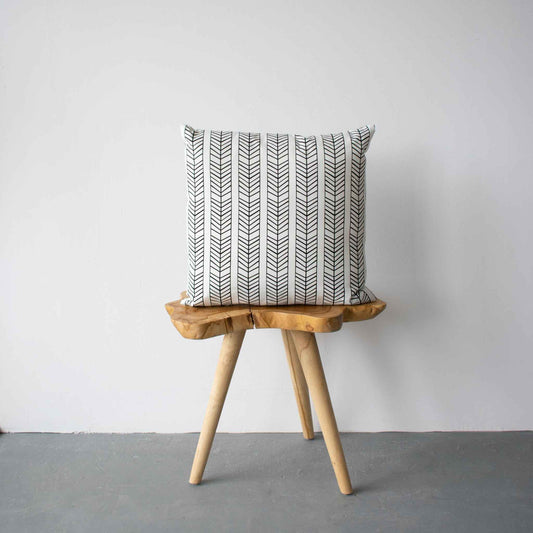 OUTDOOR PILLOW - BLACK AND WHITE 20"