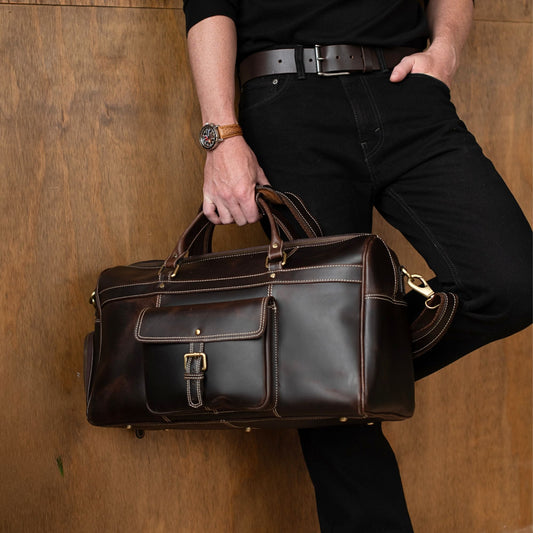 The Voyager Duffle – Braune Duffle Bag aus genarbtem Used-Leder
