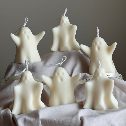 Handgemachte Halloween-Geisterkerze: Skulpturale Sojawachs-Dekoration