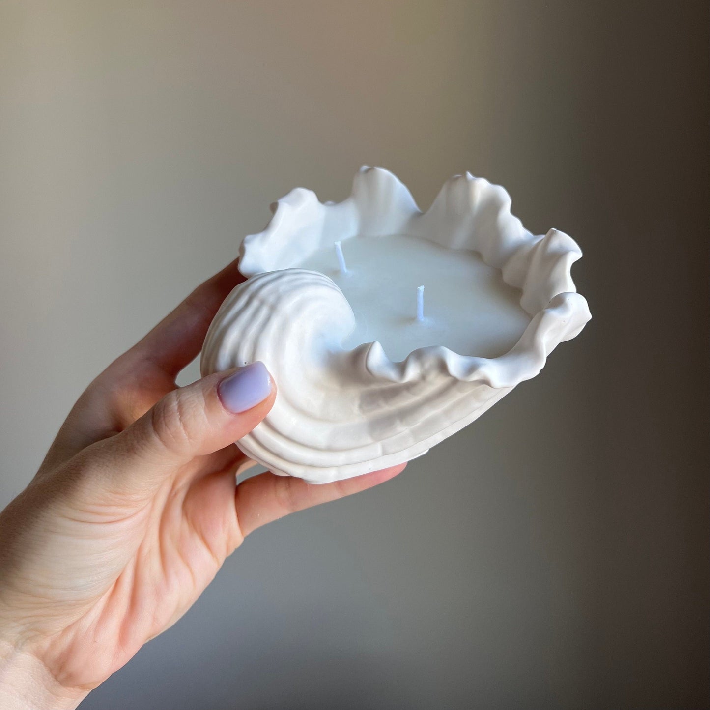 Muschelsojawachskerze | Jesmonite-Gefäß, handgemacht