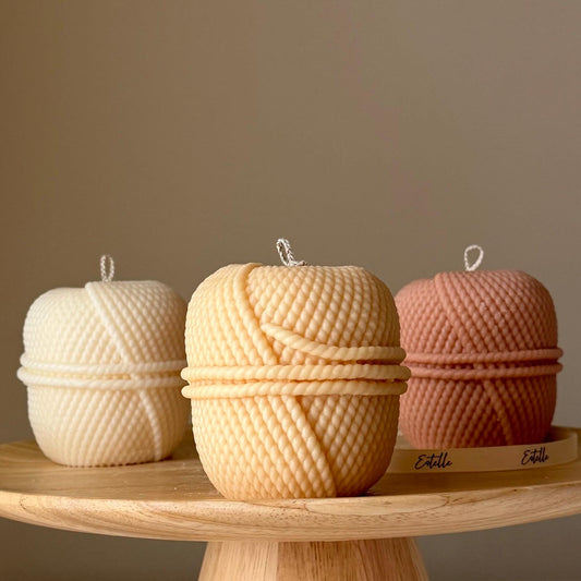 Strickwolle Sojakerze: Handgemachte Säulenkerze, Heimdeko