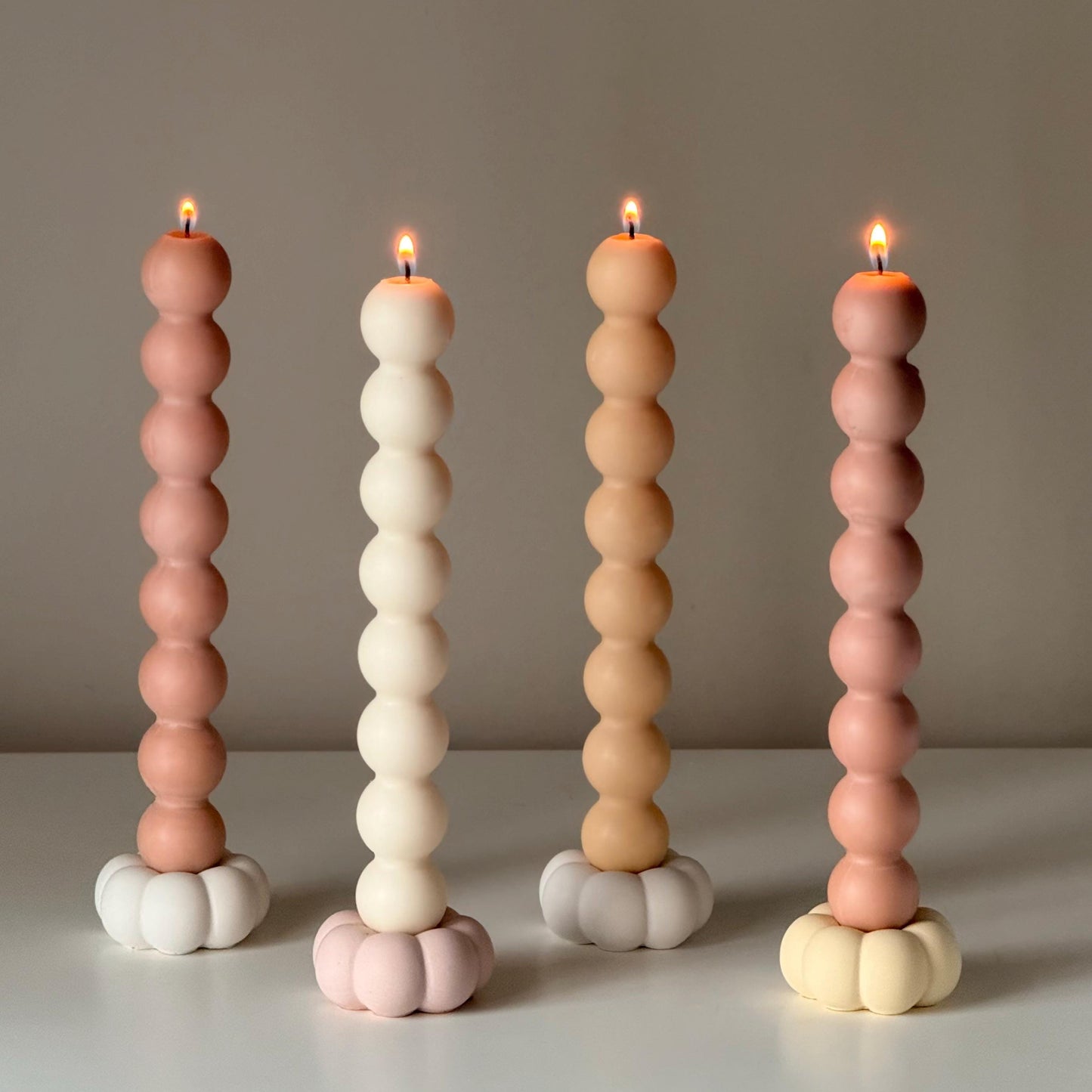 Blumen-Kerzenständer: Jesmonite Tischdeko