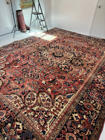 Persian Heriz Rug | 10' 7" x 13' 7"
