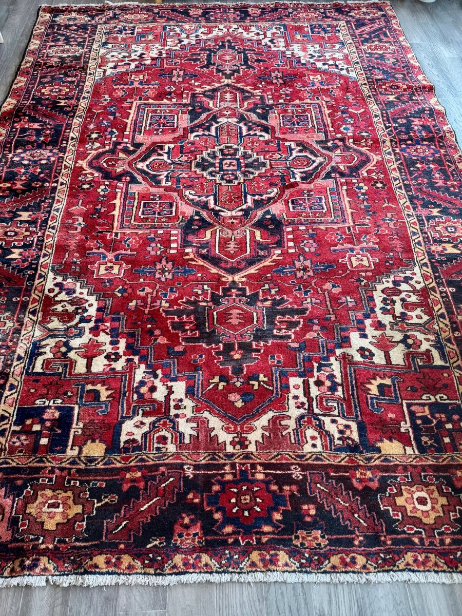 Persian Heriz Rug | 7' 7" x 10' 10"