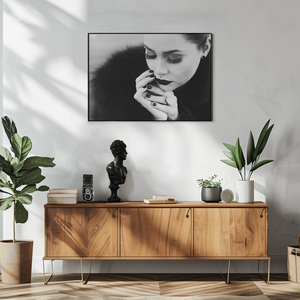 Wandbild zwischen Fingern