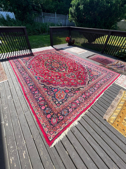 Signierter persischer Maschhad-Teppich | 8' 3" x 11' 7"